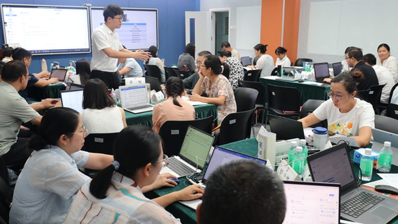 管理培训课程大纲揭秘：收费标准背后的考量